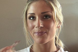 黑鬼轮奸亚洲娇小