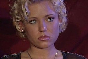 关晓彤床震18以下禁免费网站